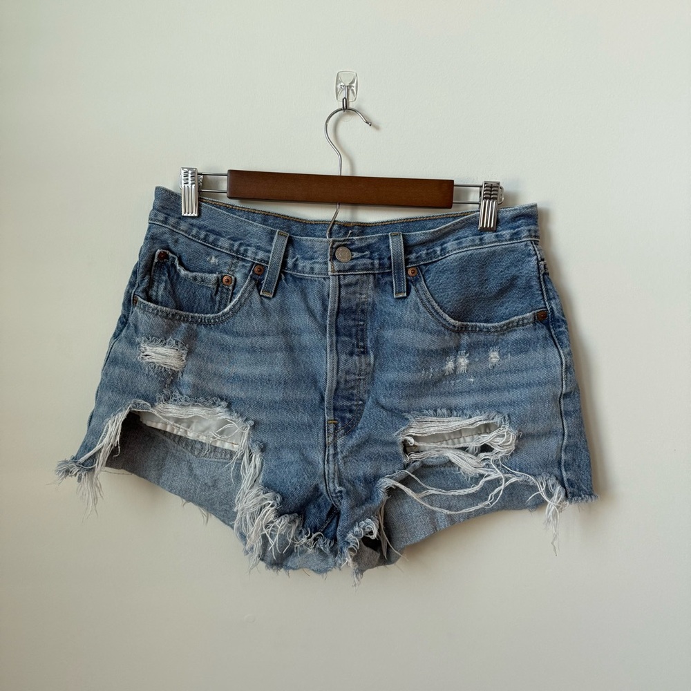 Levi’s 501 Light Wash Distressed Denim Shorts Button Fly Size 31
